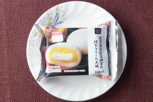 鹿児島産安納芋のこしあんと北海道産生乳のクリームを包み込んだ純生クリーム大福。