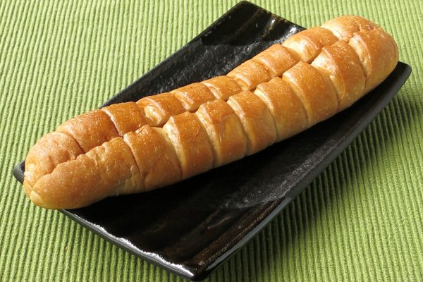 たくさんくびれの入った細長いフランスパン。