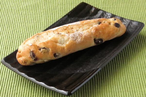コッペパン型の太短いフランスパン。