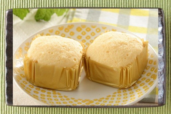 小麦粉の一部をたんぱく質におきかえた、しっとりのど越しよくチーズの味わい豊かな蒸しケーキ。